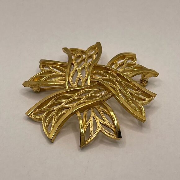 Vintage crown trifari brooch - Picture 8 of 11
